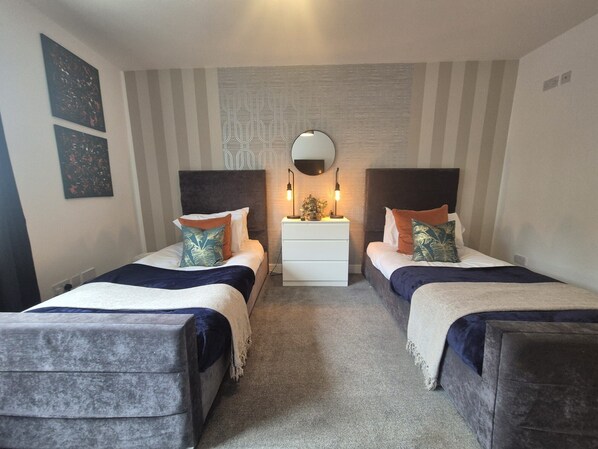 2 chambres, fer et planche à repasser, Wi-Fi, draps fournis