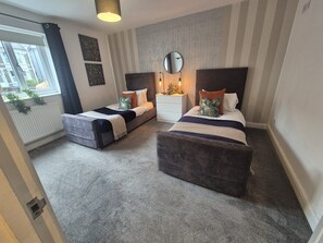 Unclassified image, 5 of 23, button