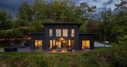 Stunning modern cabin with breathtaking views of Maggie valley