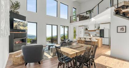 Stunning modern cabin with breathtaking views of Maggie valley