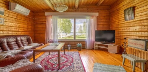 Cosy Red log cabin for a family by a beautiful Finnish lake!