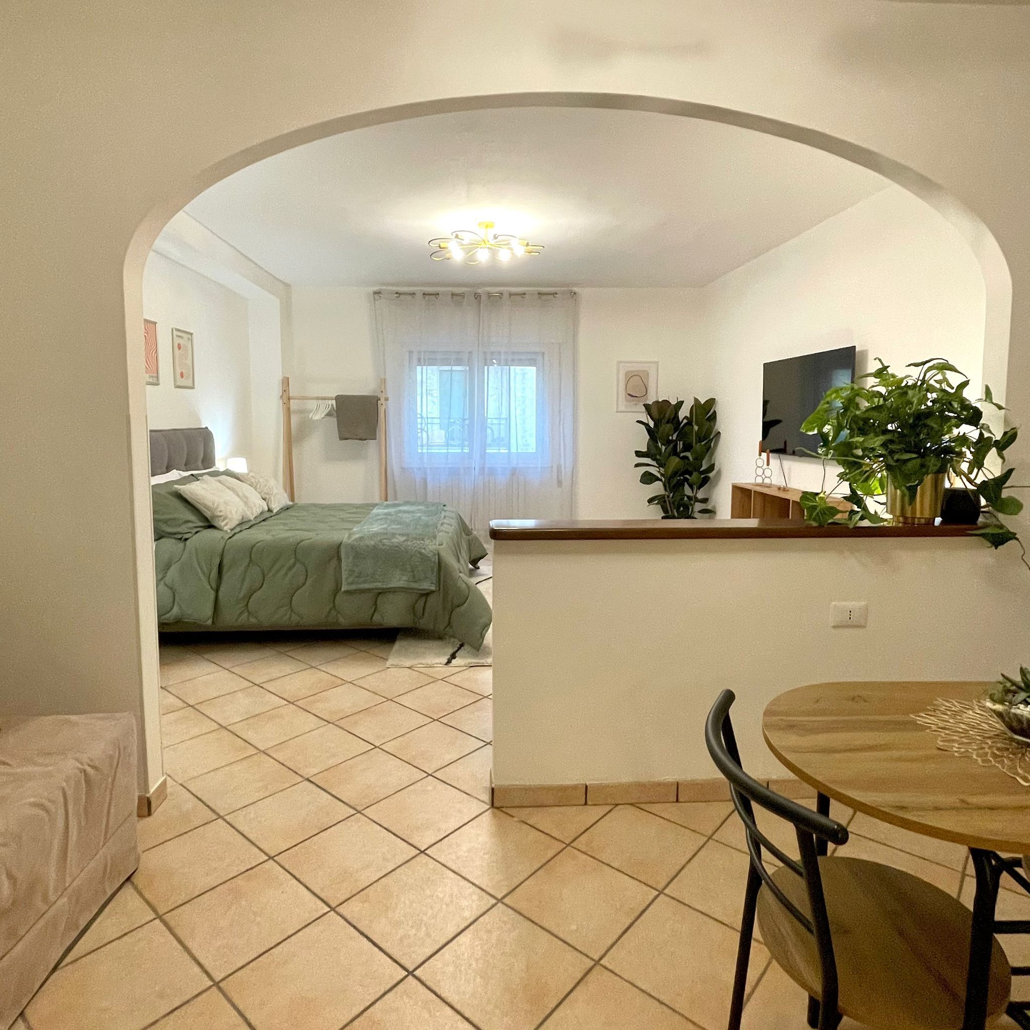 Studio Suite tiện nghi đơn giản, không hút thuốc, quang cảnh thành phố | Bộ đồ giường cao cấp, chăn bông, nệm cao su hoạt tính (memory foam) 