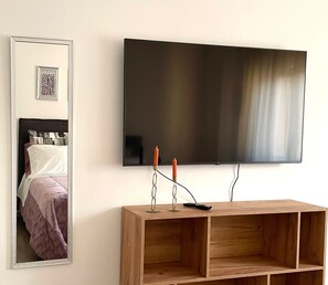 Suite – comfort, tekjøkken, bakgårdsutsikt | Sengetøy av topp kvalitet, dundyner og memory foam-senger