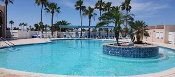 Cozy 2-bedroom mobile home in awesome Port Isabel with WiFi, AC