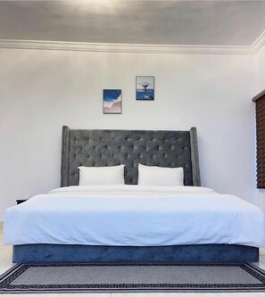 Comfort Room, Balcony, City View