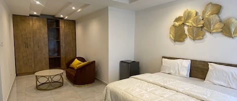 Comfort Room, Balcony, City View
