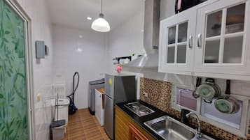 Fridge, stovetop, dishwasher, toaster