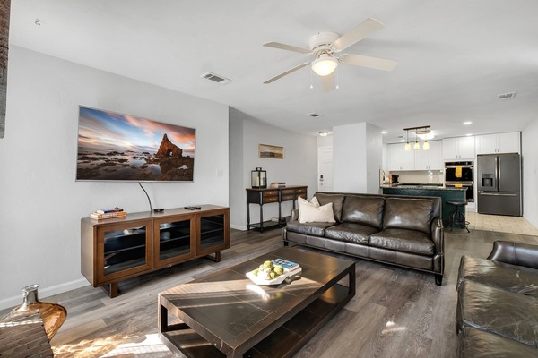 Smart TV, fireplace