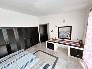 1 bedroom, iron/ironing board, Internet, bed sheets