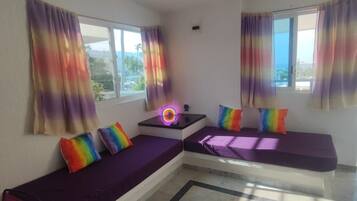 1 soverom, strykejern/-brett, internettilgang og sengetøy