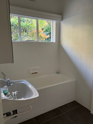 Haartrockner, Seife, Toilettenpapier