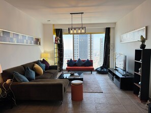 Books - Spacious 3-bedroom apartment with WiFi, AC in welcoming Dubai (Dubai)