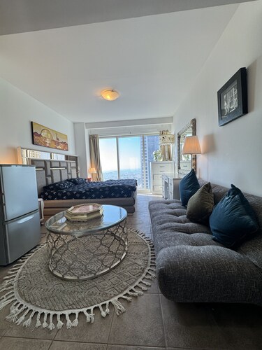 Spacious 3-bedroom apartment with WiFi, AC in welcoming Dubai