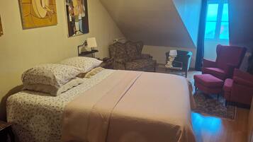 2 habitaciones, escritorio, tabla de planchar con plancha y wifi gratis
