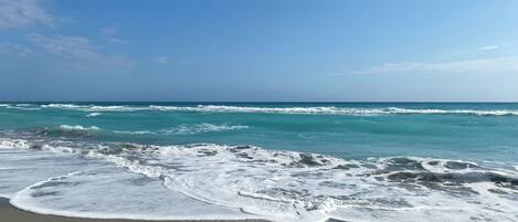 Solstolar och strandhanddukar