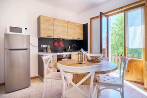 Private kitchen - VALENTINA MANSION 'PRIMROSE HOUSE' (Sant' Anna d alfaedo)