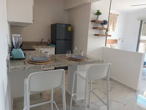 Departamento, 1 habitación, balcón, vista a la ciudad | Comedor