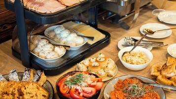 Free daily buffet breakfast
