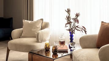 Comfort Triple Room | Desk, blackout curtains, soundproofing, iron/ironing board