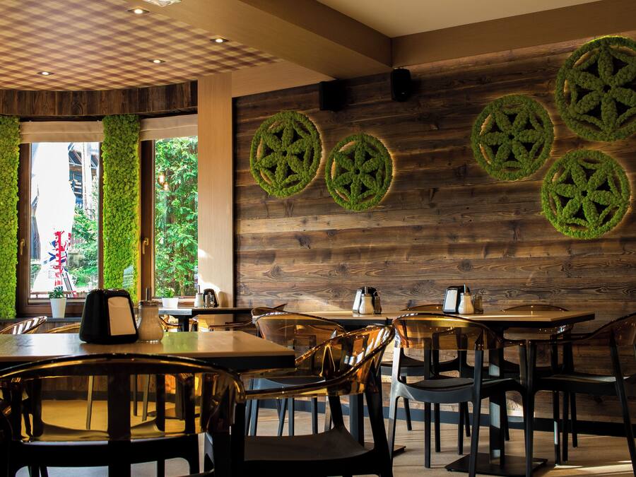 Breakfast, lunch, dinner served; garden views