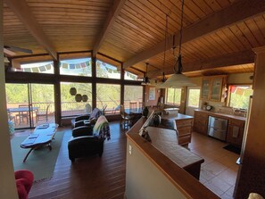 Living area - Amazing Views from this Private 2 Bed, 2 Bath Sedona House!! (Sedona)
