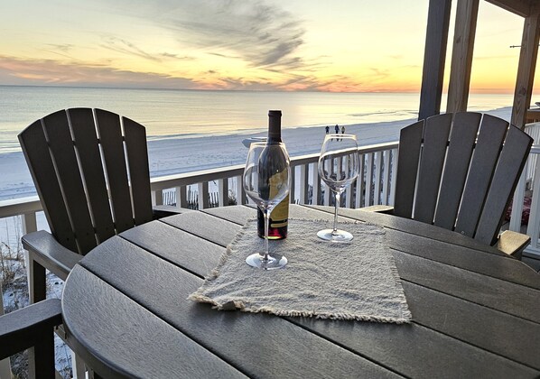 Outdoor dining - Sanddollar 11A - 1BR Free Beach Svc Mar-Oct (Miramar Beach)