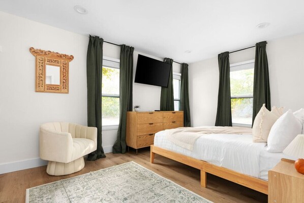 Desk, travel crib, free WiFi, bed sheets