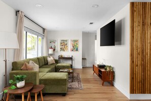 Smart-TV og musikkbibliotek