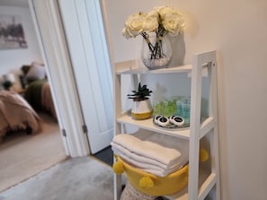 3 chambres, fer et planche Ă repasser, Wi-Fi, draps fournis