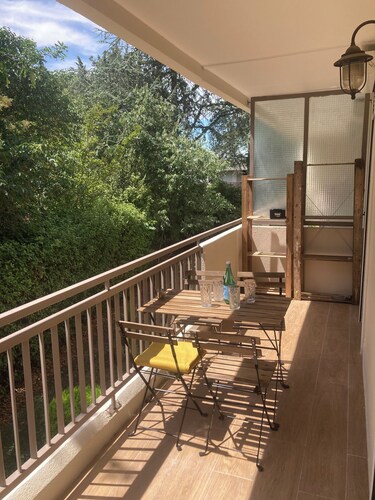 Appartement moderne 70 m² à Aiguelongue : 2 chambres, terrasse, parking et clim.