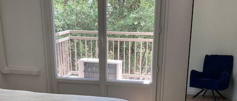 2 室のベッドルーム、アイロン / アイロン台、WiFi、ベッドシーツ