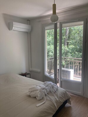 2 chambres, fer et planche à repasser, Wi-Fi, draps fournis
