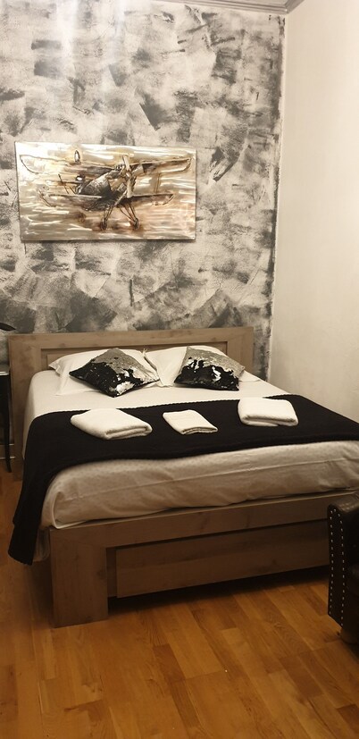 Comfortable rooms in a 16th-century building in the town center. 