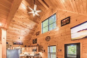 Interior - ROCKY TOP VIEW Family/Couples Retreat Centrally Located Yet Tucked in the Woods (Sevierville)