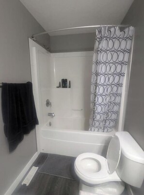 Hårtørrer, håndklæder, Sæbe, Toiletpapir