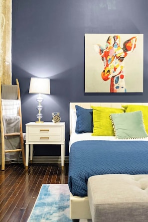 2 bedrooms, desk, iron/ironing board, travel crib - Downtown Penthouse Close to Convention Center (Dallas)