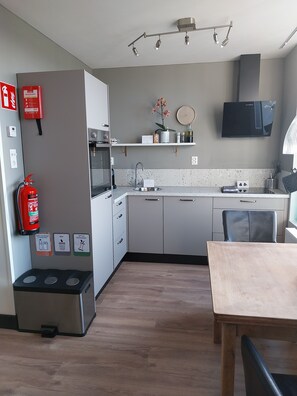 Frigorifero, forno, lavastoviglie, macchina per tè/caffè