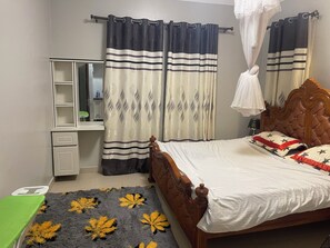 1 bedroom, iron/ironing board, WiFi, bed sheets - Summer villa’s (Kampala)