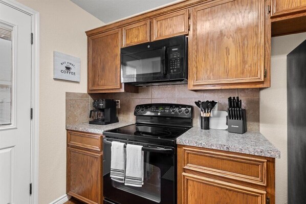 Stylish 3BR Retreat in Highly-Rated Locale | Private kitchen | Coffee/tea maker, electric kettle - Spacious 3BR Home in Amazing Location (Temple)