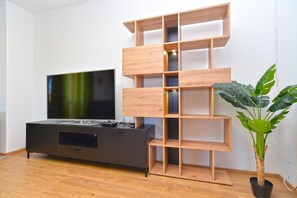 Apartment, 3 Bedrooms, Smoking, Balcony | Interior