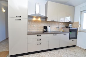 Apartment, 3 Bedrooms, Smoking, Balcony | Interior