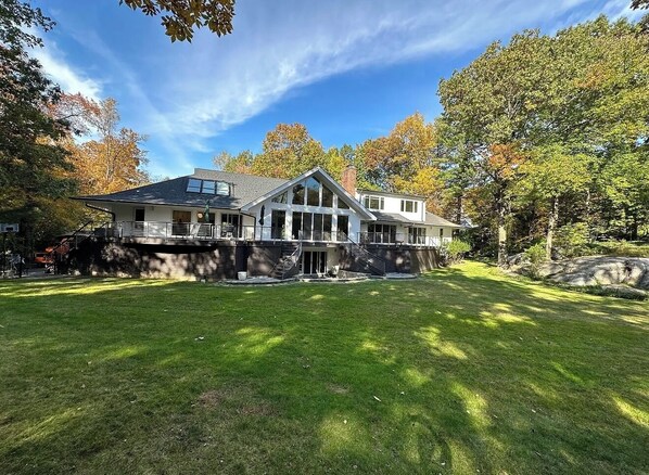 Exterior - Spacious 6-bedroom house with WiFi, AC in enchanting Harrison, NY (Harrison)