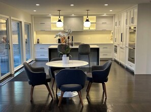 Dining - Spacious 6-bedroom house with WiFi, AC in enchanting Harrison, NY (Harrison)