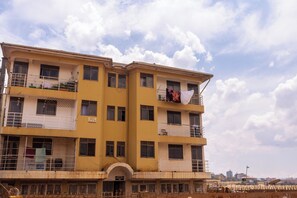 Exterior - Matinza Homes, Makerere - 10min Drive to KLA City_ Wi-Fi Included (Kampala)
