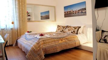 1 bedroom, in-room safe, desk, travel crib