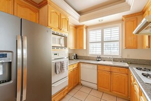 Mikrowelle, Ofen, Herdplatte, Geschirrspüler