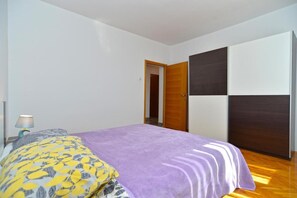 Apartment, 3 Bedrooms, Smoking, Balcony | 4 bedrooms