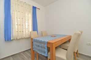 Apartment, 2 Bedrooms, Smoking, Terrace | Dining room