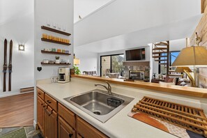 Apartment (2 Bedrooms) | Exterior - Plaza #1409 (Keystone)