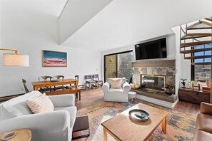 Apartment (2 Bedrooms) | Exterior - Plaza #1409 (Keystone)